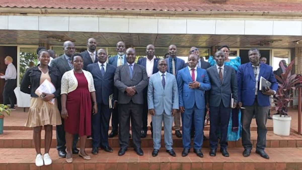 Abaami ba Kabaka nga bali mu kifananyi ekyawamu Abaami ba Kabaka nga bali mu kifananyi ekyawamu